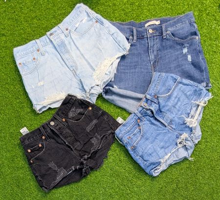 6990 - Levi's Denim Shorts