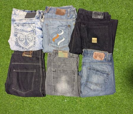 ROCAWEAR AND OTHER MIX BRANDS JEANS (A 24)