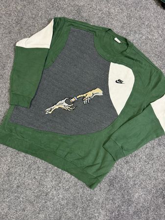 Pull en sweat funky Nike upcyclé