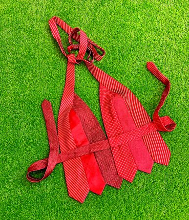 Haut halter en cravate recyclée