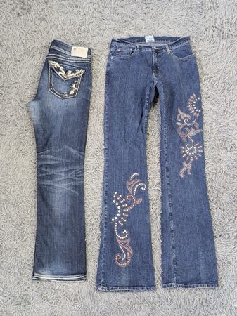 **Jeans évasés à broderie Y2K – Denim rétro**