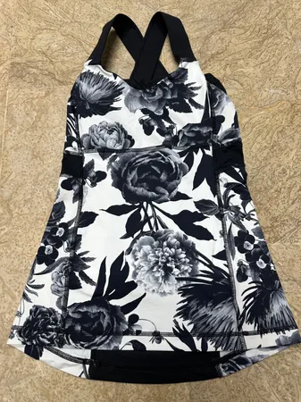 Lululemon tank tops
