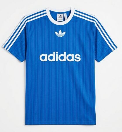 15 x Adidas : 12 t-shirts et 3 polos.