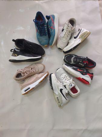 Nike air max sneaker authentic size rang 6.5 to 9 US