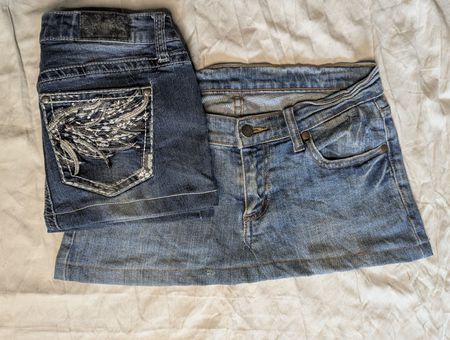 Fashionable mini Skirts & Shorts 😍