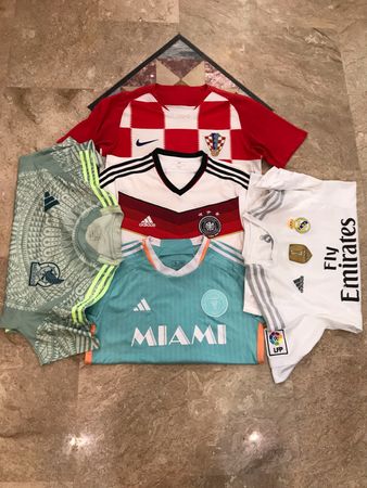T-Shirts Authentiques de Football