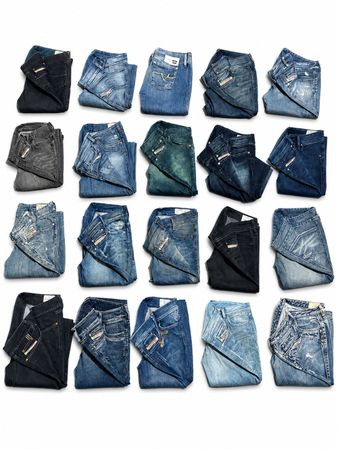 Ledish diesel bootcut authentic jeans available in bulk quantity. Mixed size 28to 30
