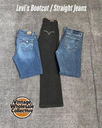 🔴 Levi’s Bootcut / Straight Jeans - (12/10)
