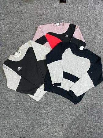 アップサイクルされたAdidasスウェットシャツ